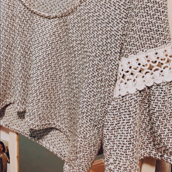 Urban Outfitters Flowy Crop Top - Picture 2 of 4